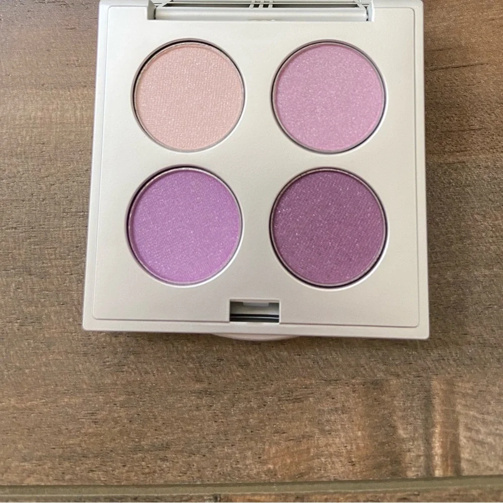 New in Box Stila Eyeshadow Quad in Montmartre Discontinued .15 oz.